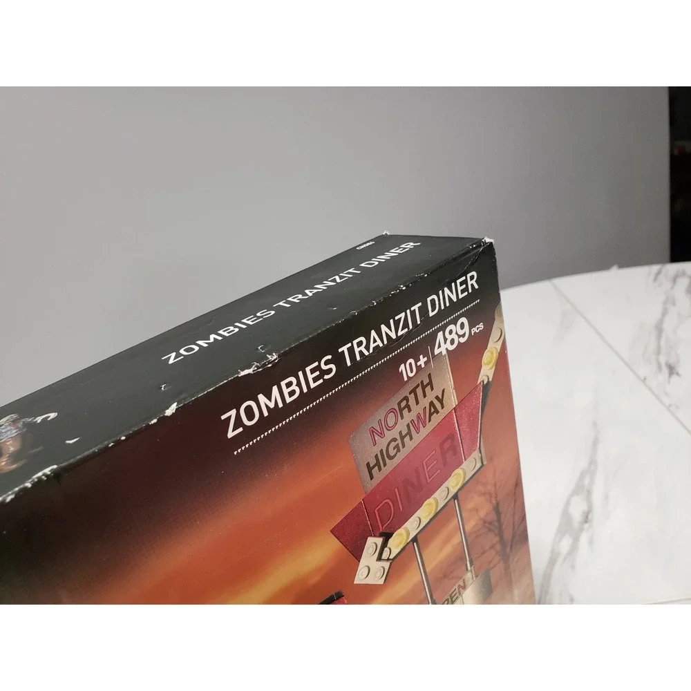 NEW DAMAGED BOX Mega Bloks Call of Duty Zombies TranZit Diner